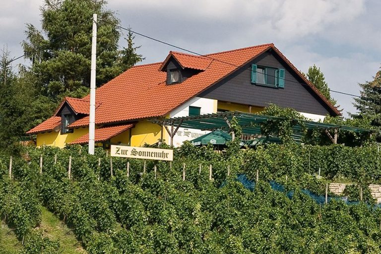 Weinhaus Zur Sonnenuhr Freyburg